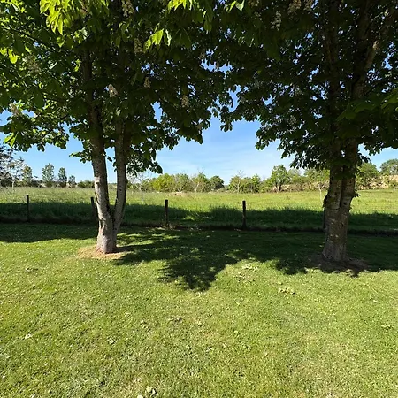 Rural Spacieux Avec Piscine 度假居